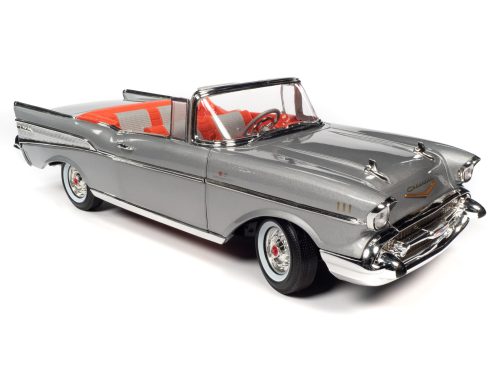AUTO WORLD 1957 CHEVROLET BEL AIR CONVERTIBLE 1:18 SCALE DIECAST - Image 5