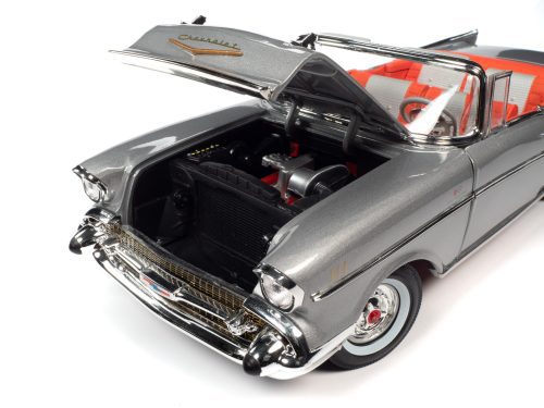 AUTO WORLD 1957 CHEVROLET BEL AIR CONVERTIBLE 1:18 SCALE DIECAST - Image 6