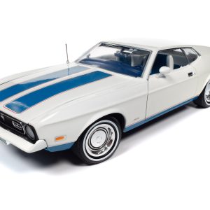 AMERICAN MUSCLE 1972 FORD MUSTANG FASTBACK (CLASS OF 1972) 1:18 SCALE DIECAST