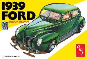 AMT 1939 Ford Sedan Street Rod Series 1:25 Scale Model Kit