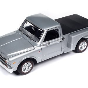Auto World 1968 Chevy C10 Pickup Stepside 1:18 Scale Diecast