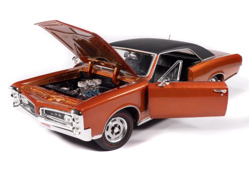 American Muscle 1966 Pontiac GTO Hardtop Hemmings Muscle Machines 1:18 Scale Diecast - Image 2